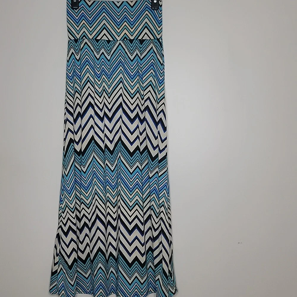 Chevron Patterned Maxi Skirt - Blue and White - Picture 7 of 7
